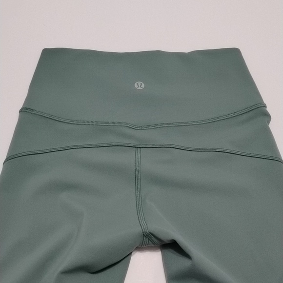 Lululemon In Movement Tights Everlux 25" - Picture 4 of 11